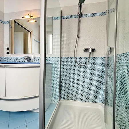 With Swimming Pool, View, Parking - Larihome A72 * San Siro (Lombardy)